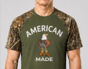 Camiseta Realtree Performance con diseño de águila calva Russell, fabricada en Estados Unidos.