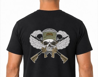 Ranger aerotransportado con insignia de Ranger y camiseta con calavera