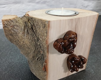 Gift idea for coffee lovers. Gift for coffee drinkers. Tealight holder decoration heart hearts made of coffee beans for the breakfast table.