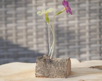 A small gift for your wife or girlfriend. A flower vase made of wood and glass. A rustic and modern decorative item. A small souvenir.