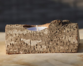 A little something to add to your gift - a tealight holder made of birch wood for one tealight. Approx. 10 cm long and 7 cm wide - small.