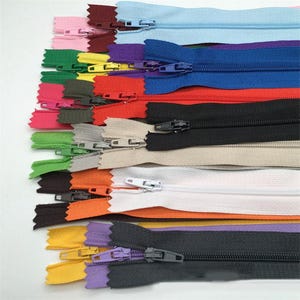 Paquete de 20 cremalleras de nailon surtidas de alta calidad, cremalleras brillantes y vibrantes para bolsos, carteras y proyectos de costura, disponibles de 3 a 22 pulgadas.