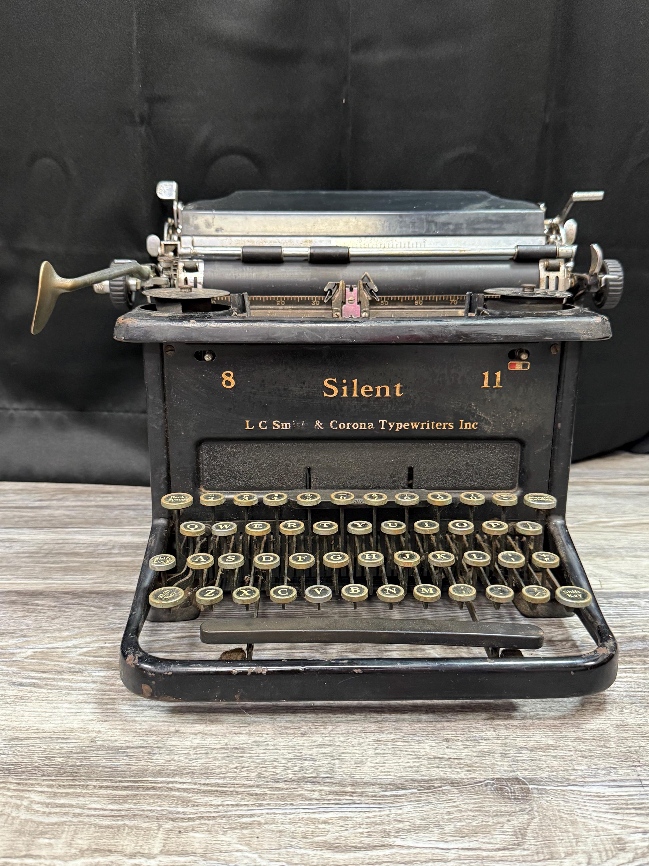 【ビンテージ】大型 米国 アンティーク SMITH-CORONA タイプライター ビンテージ】大型 米国 アンティーク SMITH-CORONA タイプライター