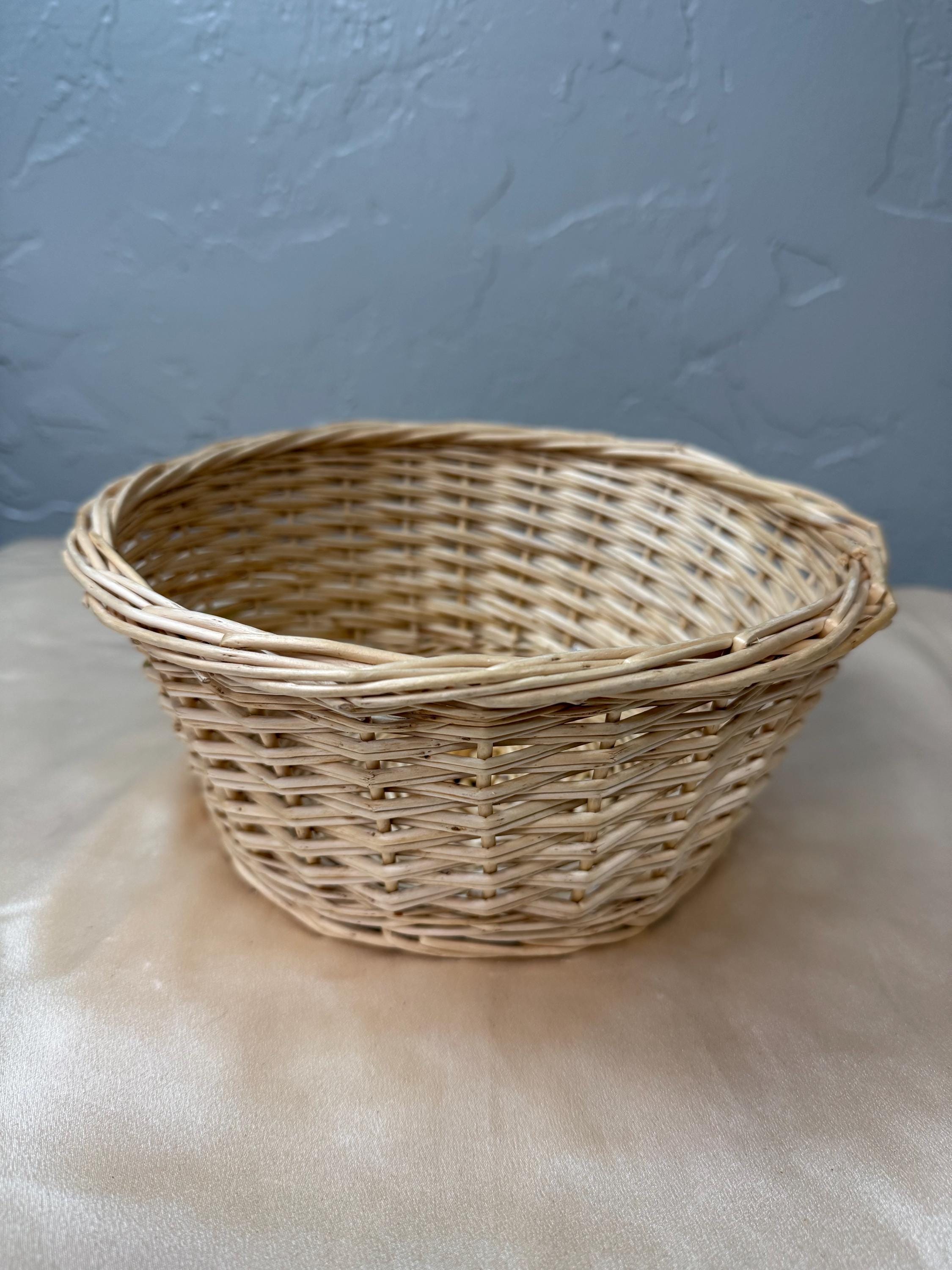 ヴィンテージ の籐あみのバスケット ヴィンテージ の籐あみのバスケット ヴィンテージ の籐あみの
