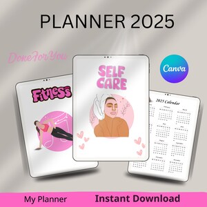 Peut inclure: Trois couvertures de planificateur numérique avec des fonds roses et blancs. Les couvertures présentent le texte "Fitness", "Self Care" et "2025 Calendar".