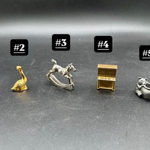 Pequeña figura de metal, miniatura vintage de pato, ganso, caballo, piano o tarro de miel.