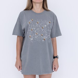 Bee Vintage T-Shirt, Unique Honey Bees Shirt,Bee Lovers Tee,Honey Doodle Shirt,Bumblebees unisex Tee,Bees Gift