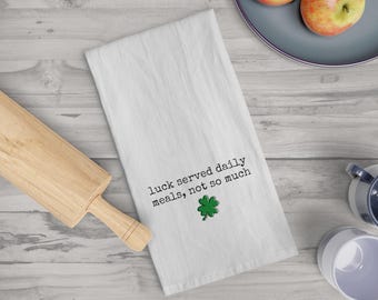 Chance servi tous les jours. Les repas, pas tellement. Torchon 100 coton, décoration de cuisine, cadeau pour hôtesse, torchon drôle, cadeau de pendaison de crémaillère