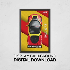 Op de afbeelding: Een ingelijste digitale download met een bovenaanzicht van een rode, gele en zwarte raceauto. De auto heeft de tekst "296 GT3" en "#51" op de zijkant. De achtergrond is geel en rood met de tekst "DISPLAY BACKGROUND DIGITAL DOWNLOAD" onderaan.