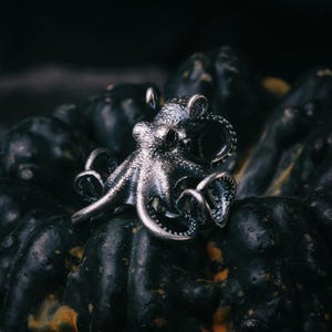 Octopus Necklace | Kraken | S925 | silver Jewelry Statement Necklace | Ocean Necklace | Handblown Glass Kraken Pendant
