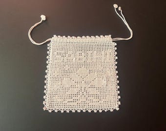 Bolso de novia de ganchillo personalizado con nombre.