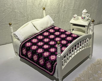 Miniature crochet blanket, Dollhouse Miniature 1:12 Scale