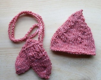 Simple Newborn Mitten and Hat Set knitting pattern