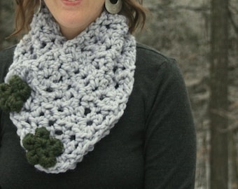 Simple Crochet Cowl Pattern - Neck Warmer - Flower Applique - Easy - Quick - Gift- Pdf File