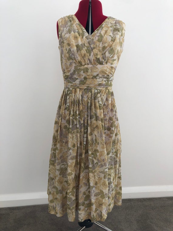 Vintage 1950s 1960s Rose Print Dress / Floral Pri… - image 1