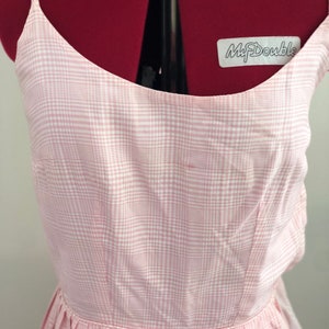 1950s Pink and White Gingham Sundress / Pink Checked Fifties Dress XS. 画像 2