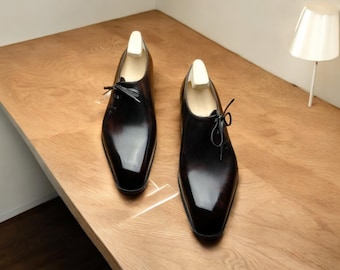 Zapatos formales de hombre Skin Smith Bespoke, hechos a mano en cuero negro con cordones laterales.