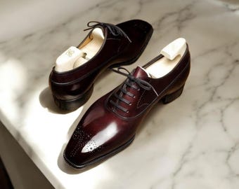 Zapatos Oxford formales con cordones de piel en tono burdeos hechos a mano para hombre de Skin Smith.