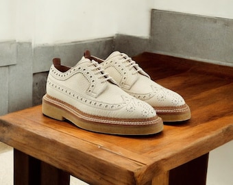 Scarpe brogue con punta a coda di rondine in pelle bianco sporco fatte a mano