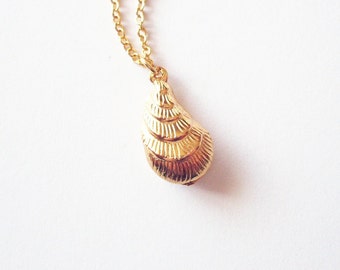 Gold Oyster Necklace Sea Shell Jewelry  Seashell Charm Mermaid Pendant Ariel Nautical Ocean Beach Wedding Accessories Womens Gift Summer