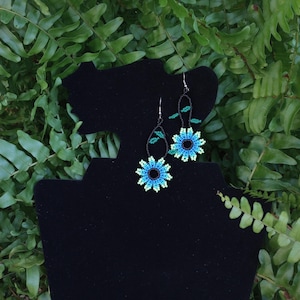 Mexican Beaded Earrings / Huichol Earrings / Multicolored earrings / Chaquira Earrings / Flower Earrings.