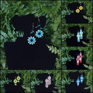Mexican Beaded Earrings / Huichol Earrings / Multicolored earrings / Chaquira Earrings / Flower earrings / Handmade earrings.