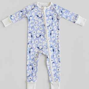 periwinkle blue bamboo baby pajama with white and blue flowers. bamboo pajama is soft, breathable and perfect to keep your little one cool. bamboo pajama is a double zipper and convertible.