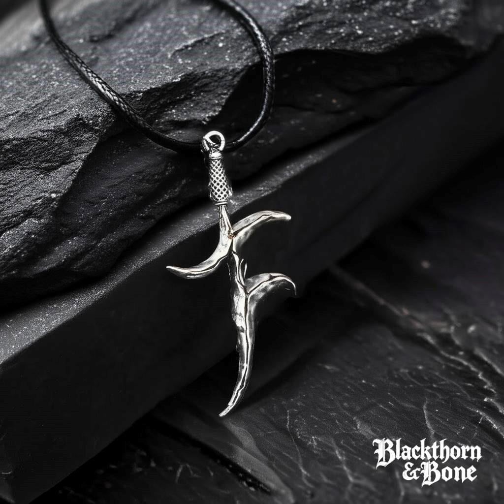 Black Knife Dagger Necklace in Silver, Middle Earth Warrior Necklace for Best Friend, Sword Necklace for Boyfriend, Elden Ring Inspired