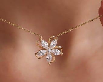 925 Sterling Silver Gold-Plated Camellia Flower Necklace – Elegant Floral Pendant for Women