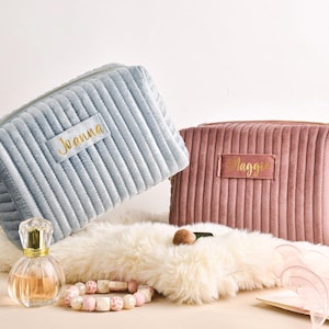 Benutzerdefinierte Samt Make-up Tasche mit Name, personalisierte Brautjungfer Kosmetiktasche, Make-up Tasche für Sie, Brautjungfer Geschenke, Hochzeitsgeschenk, Muttertagsgeschenk