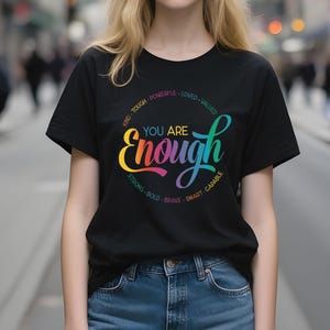 Positivt citat-skjortdesign png, motiverande digital nedladdning, du räcker alltid png, färgglad presentskjorta för kvinnor, presentidé för Pride-månaden png bild 3