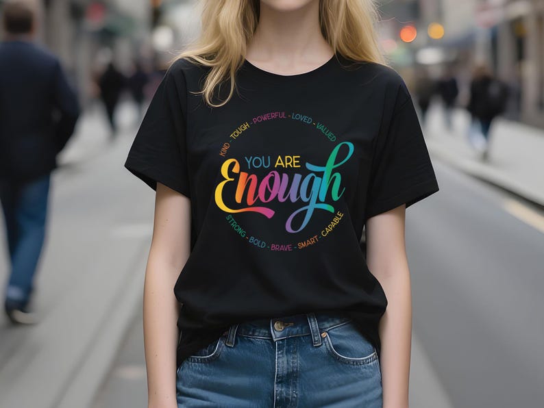 Positivt citat-skjortdesign png, motiverande digital nedladdning, du räcker alltid png, färgglad presentskjorta för kvinnor, presentidé för Pride-månaden png bild 3