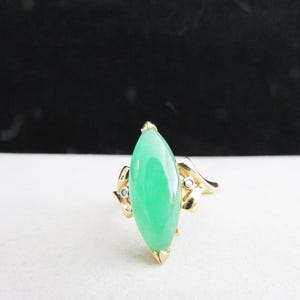 Vintage Estate 14K Gold Translucent  Apple Green Veining Marquise Cut Jade Ring