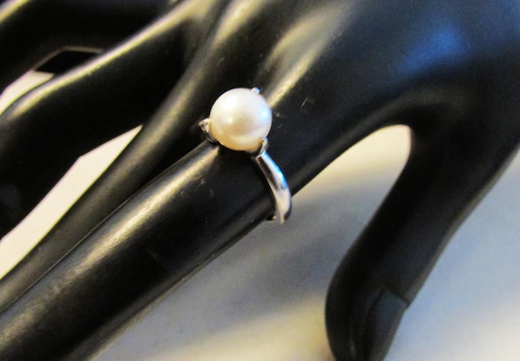 Vintage Estate  14K White Gold Pearl Ring - image 2