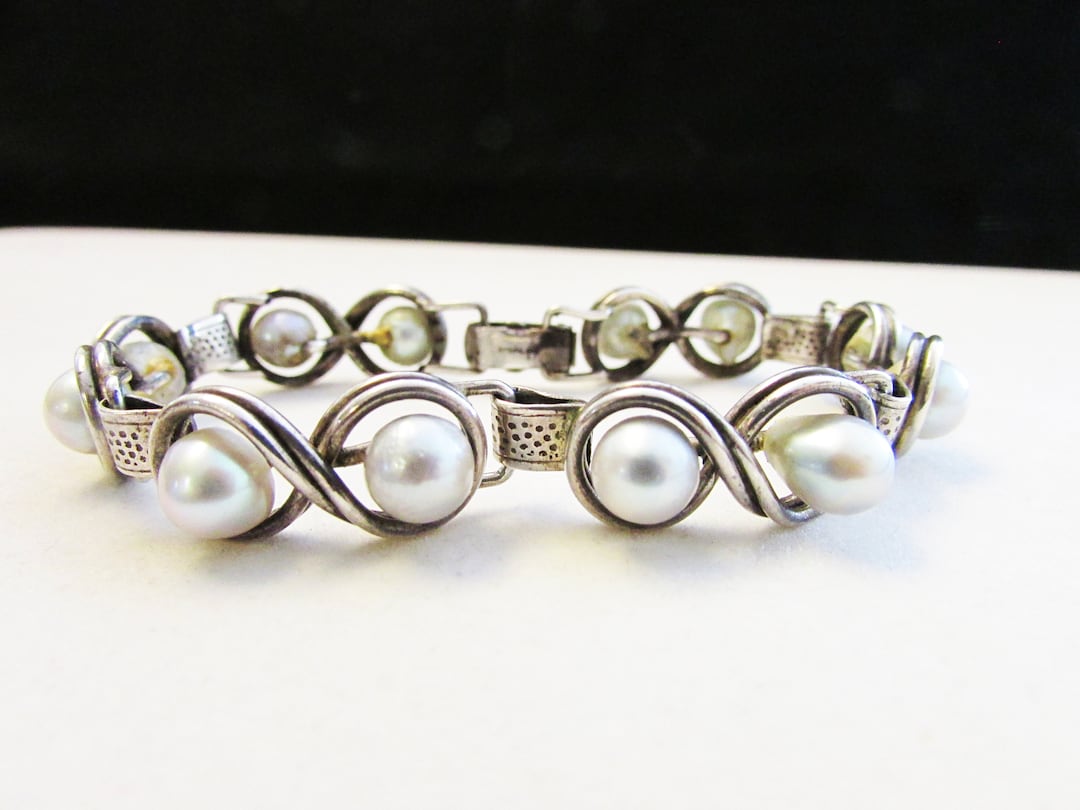 ■VINTAGE HOLLYWOOD■ Basic Pearl Bracelet VH24NNBR174M VINTAGE SIGNED PANETTA DAZZLING TRIPLE STRAND PEARL 1” WIDE
