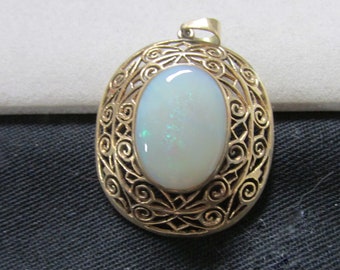 Vintage Estate Midcentury 14K Filigree Gold Accent Mount Bezel Set Opal Center Pendant