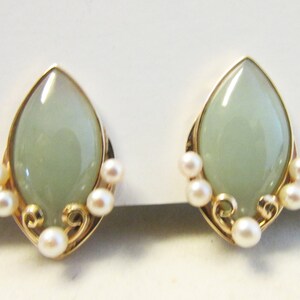 Vintage Estate Mid Century Ming's of Honolulu 13 1/2K Gold Translucent Jade with Pearl Earrings