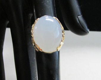 Vintage Estate Mid Century Ming's of Honolulu 14K Gold Decorative Mount Translucent Thick Watery White Blue Jade Ring