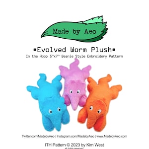 Puede incluir: Tres juguetes de peluche en forma de gusano en azul, rosa y naranja. Los gusanos están en un patrón de bordado estilo gorro. El texto "Evolved Worm Plush" y "In the Hoop 5"x7" Beanie Style Embroidery Pattern" se muestra encima de los gusanos. El texto "Made by Aeo" se muestra encima del texto "Evolved Worm Plush".