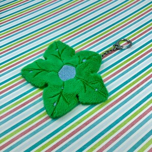 Tree Star plush (flat) keychain - Pattern designed by Made by Aeo