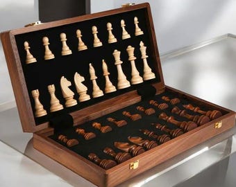 Top-Grade Wooden Chess Set – Classic Staunton Design – Folding Walnut Board – Hand-Carved Pieces – Luxury Gift for Chess Enthusiasts