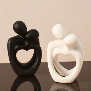 Abstract Couple Statue – Modern Lovers Sculpture, Romantic Resin Figurine for Home & Office Decor, Minimalist Love Gift