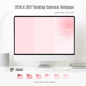 Puede incluir: Un monitor de computadora de escritorio que muestra un fondo de pantalla de calendario digital para 2026 y 2027 con un degradado rosa suave. La pantalla muestra el mes de septiembre con una cuadrícula de fechas. Debajo hay seis iconos de carpetas rosas.