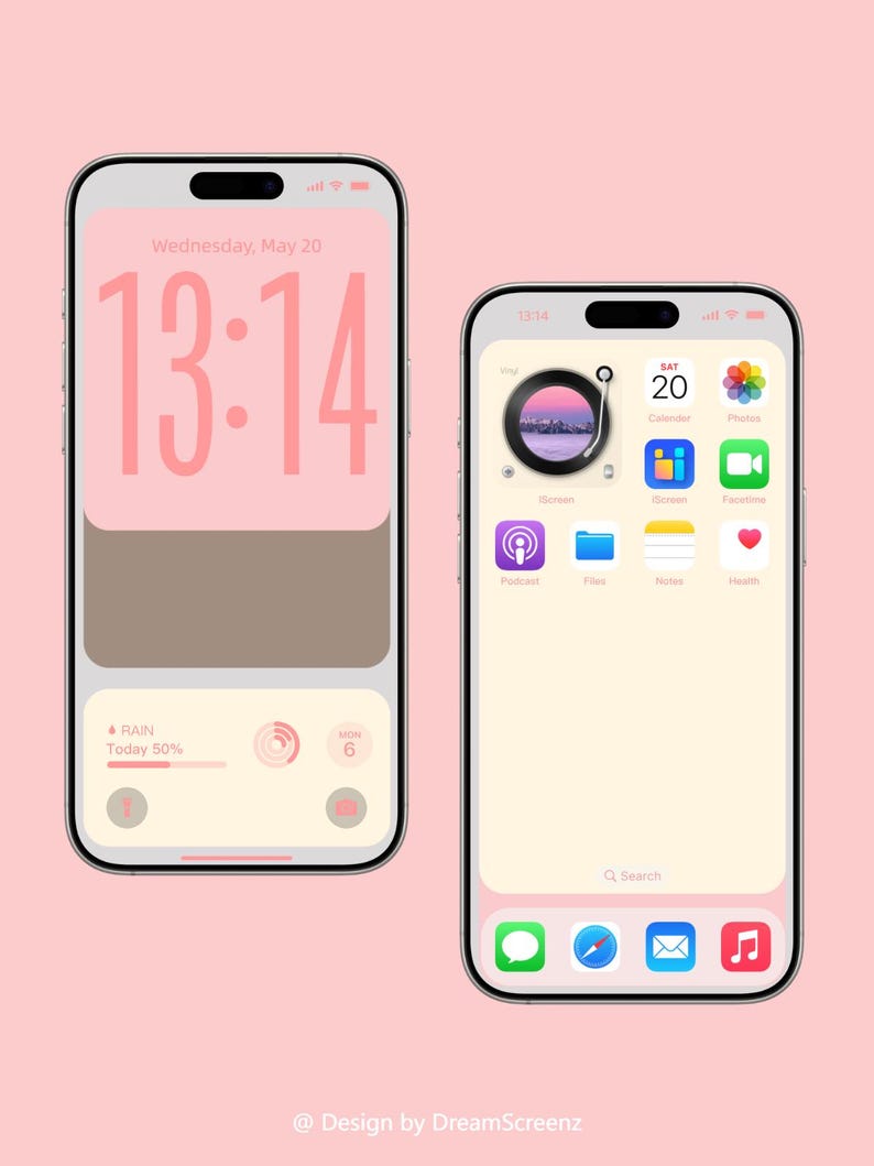 Op de afbeelding: Twee smartphones met een roze en cr&egrave;mekleurig kleurenschema. E&eacute;n toont de tijd "13:14" en weersinformatie. De andere toont app-pictogrammen, waaronder Agenda, Foto's en Podcast. De achtergrond is zachtroze.