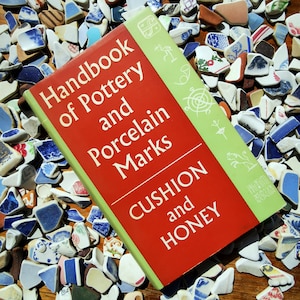 1972 | Rare Vintage Book | Handbook of Pottery & Porcelain Marks | Cushion and Honey (BK005)