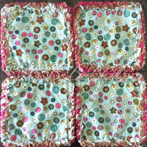 Posavasos de trapo con botones de colores de 4 a 5 pulgadas: 5 capas de tela de algodón • Reversible • Marrón/rosa fuerte/blanco • Para velas/jabones/mantel