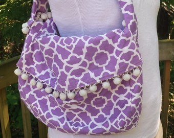 Bolsa mensageiro - azulejo roxo e branco - corredor de mesa reciclado - franja de bola branca - bolsa para livro e laptop - presente de estudante