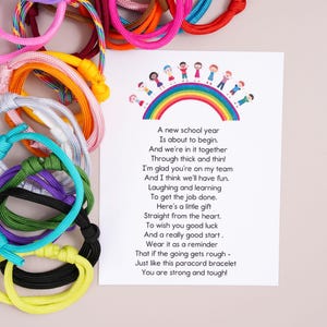Presentes para alunos, conjuntos de pulseiras e cartões para o primeiro dia de aula, presente de volta às aulas do professor, presente da turma, presentes para alunos, pulseira de equipe