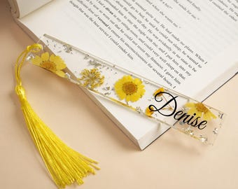 Personalized Pressed Daisy Bookmark: Custom Resin Floral Reader Gift