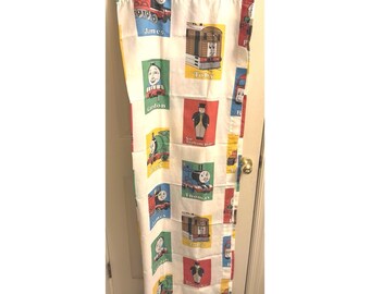 Set di 2 tende vintage del 1992 raffiguranti il trenino Thomas e i suoi amici, 162 x 101 cm.